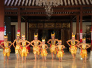 Hari Tari Sedunia, Ratusan Anak di Solo Menari Tarian Kijang Massal