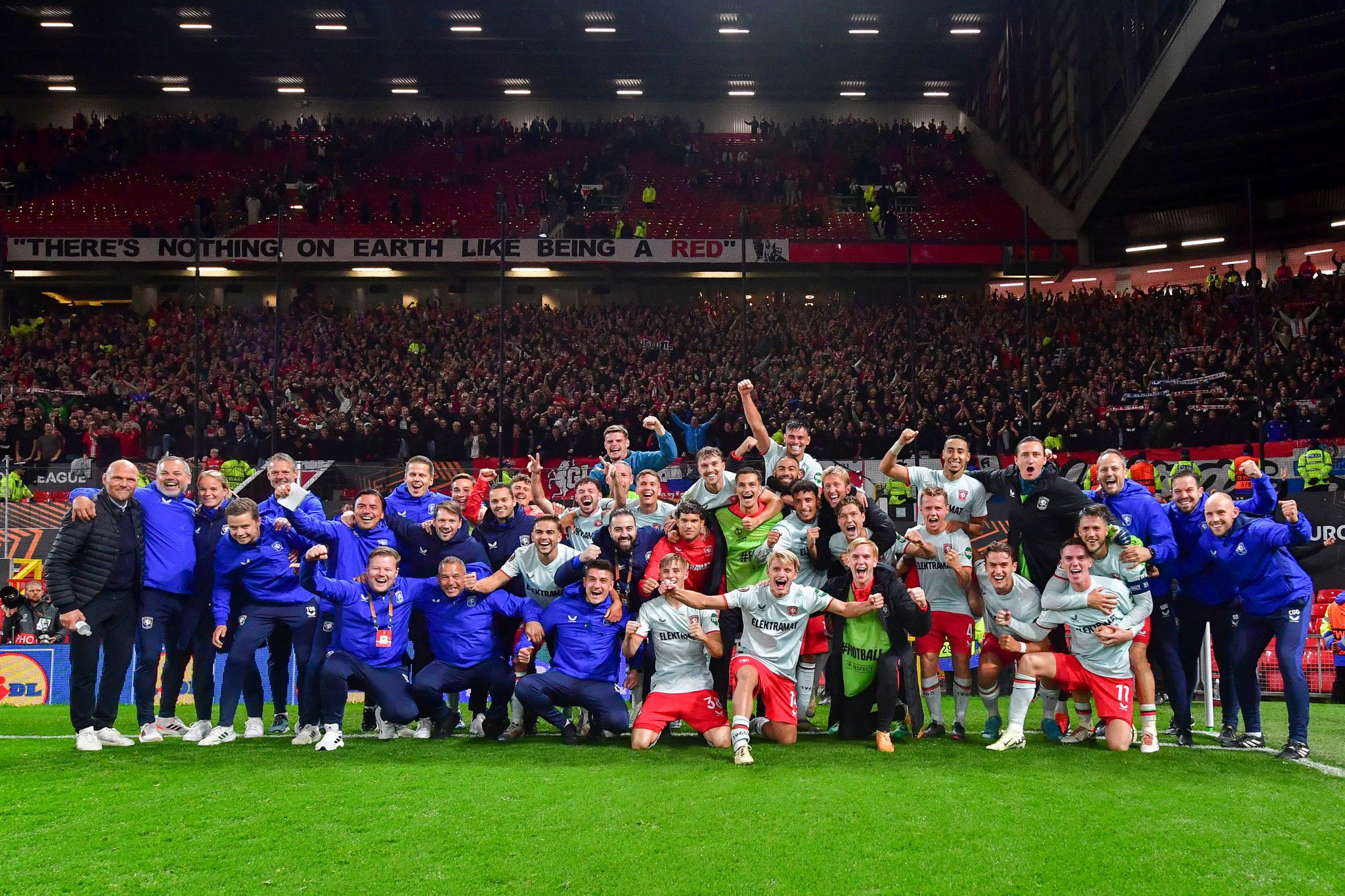 Pujian untuk Mees Hilgers Dkk. Usai Tahan Imbang Manchester United