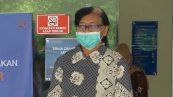 Sembuh dari corona, perempuan 70 tahun ini bawakan lagu ucapan terima kasih untuk tim medis