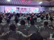 Makna Kemeja Hitam Putih yang Diperkenalkan Ganjar Pranowo