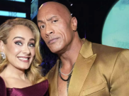 Berkat Trevor Noah, Adele Berhasil Ketemu The Rock di Grammy Awards 2023