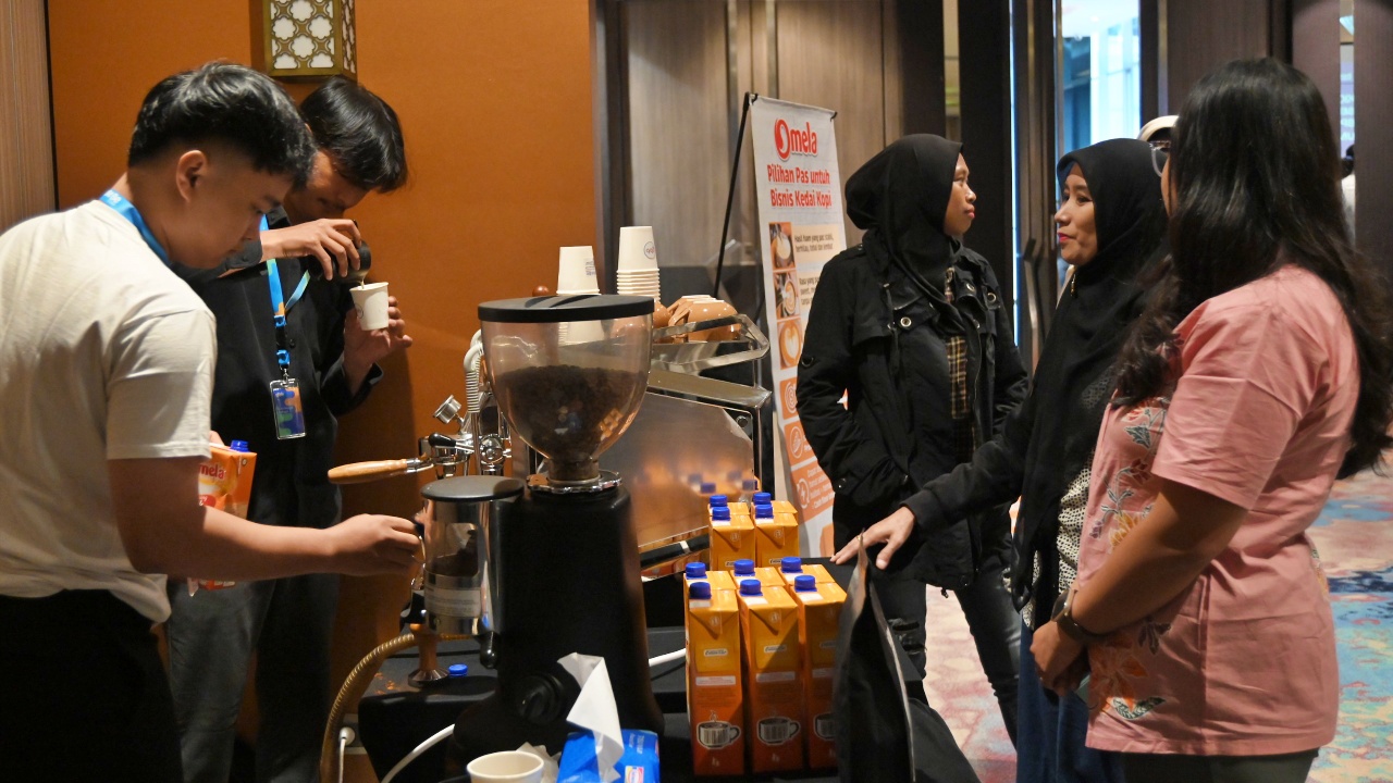 UMKM Binaan KAI Siap Go Global Lewat Sertifikasi Halal, BPOM, dan HKI