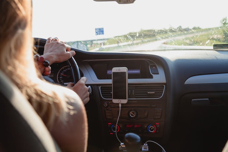 (Trivia 2) Menjadi Supir Ojek Online, Hanya Memerlukan Kendaraan dan SIM (Foto Pexels Peter Fazekas)