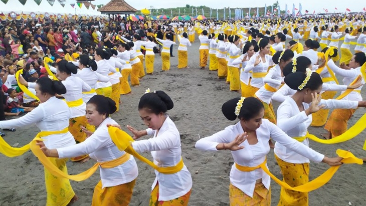 Rejang Renteng, Tari Olah Rasa dari Kaum Ibu
