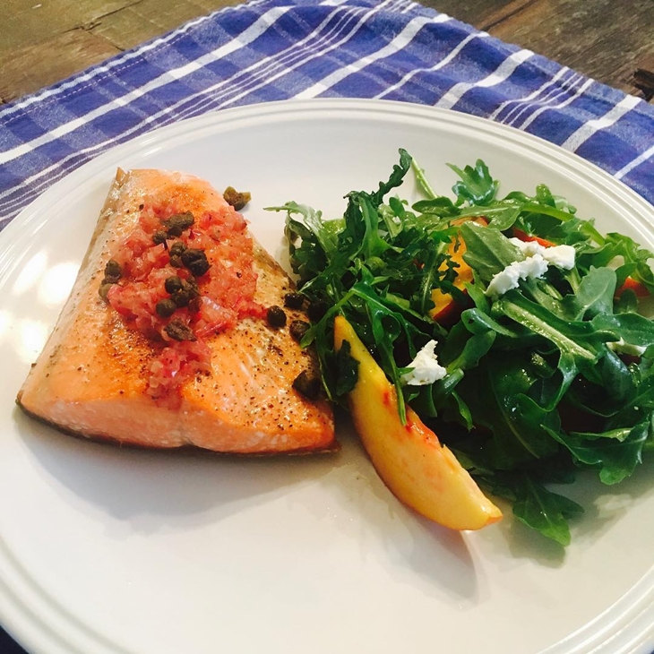 Salmon Arugula Salad. (Foto: instagram.com/mainstfarmersmarket)