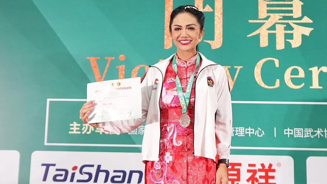 Kris Dayanti Raih Medali Perak di Kejuaraan Dunia Wushu 2025 di China