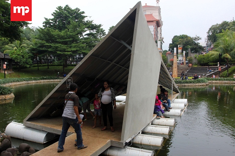 Uniknya Perpustakaan Apung Taman Ayodya