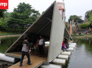 Uniknya Perpustakaan Apung Taman Ayodya