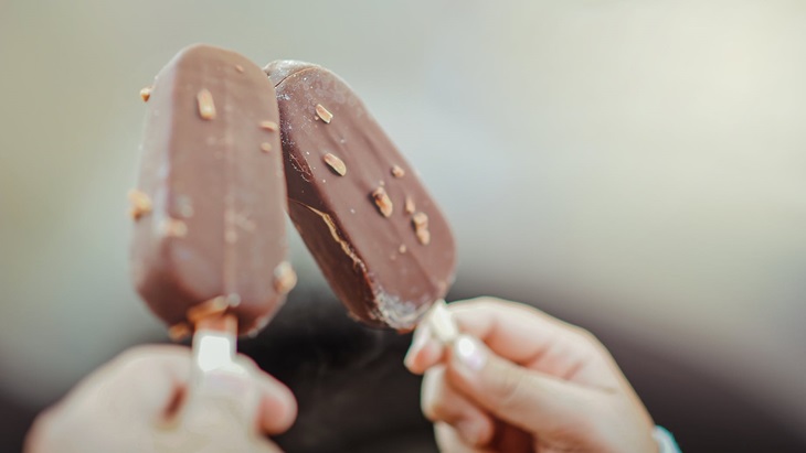 Rayakan Hari Kebahagiaan Sedunia dengan Menyantap Es Krim Lezat