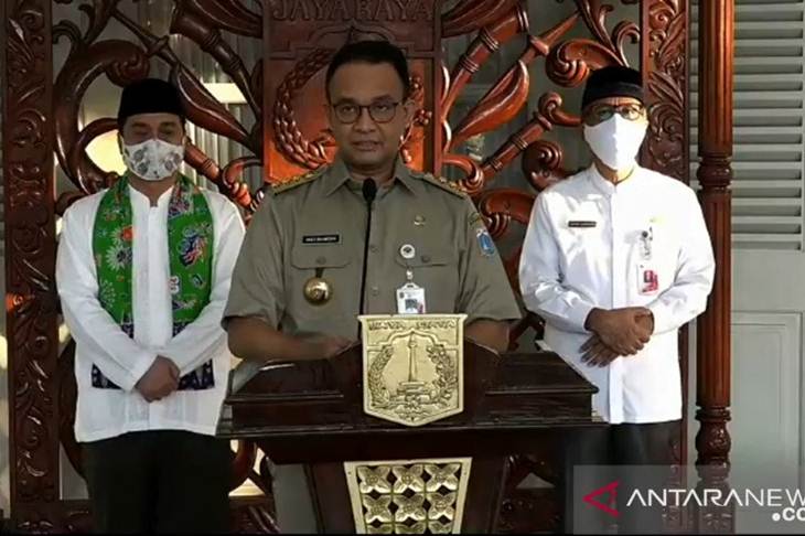 Tangkapan layar Gubernur DKI Jakarta Anies Baswedan mengumumkan Pergub 47/2020 lewat siaran langsung di YouTube Pemprov DKI Jakarta, Jumat (15/5/2020). (ANTARA/Livia Kristianti)