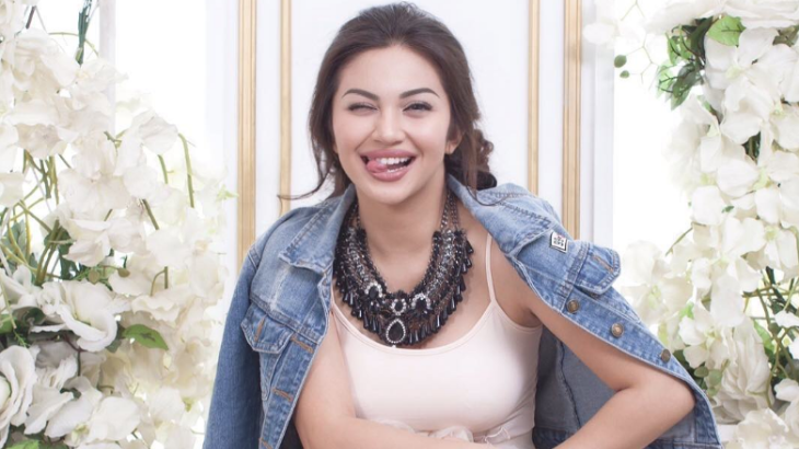 Sering Hisap Rokok Kretek, Celana Ariel Tatum Jadi Bolong