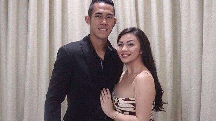 Bikin Baper, Bek Timnas Indonesia Peluk Mesra Ariel Tatum
