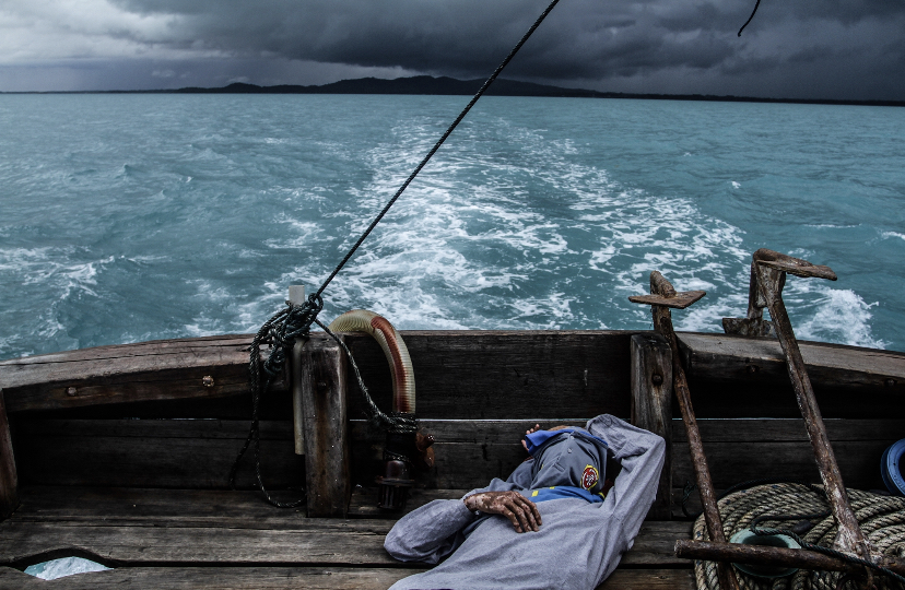 Foto Ketika Laut Meninggalkan Nelayan Pulau Bangka karya Nopri Ismi.