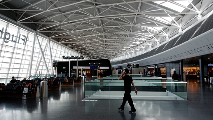 (Foto 5) Jelajahi bandara dan temukan tempat unik untuk berfoto. Foto by Pixabay Joergelman
