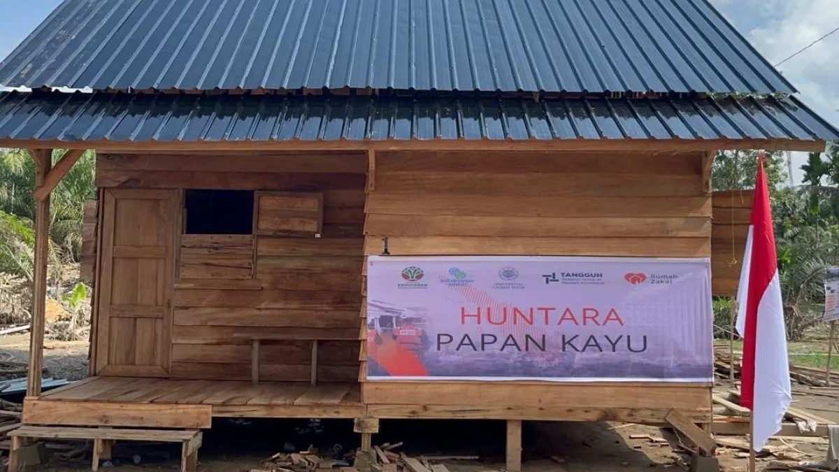 Kayu Hanyutan di Aceh hingga Sumbar Dipakai Bangun Huntara Warga
