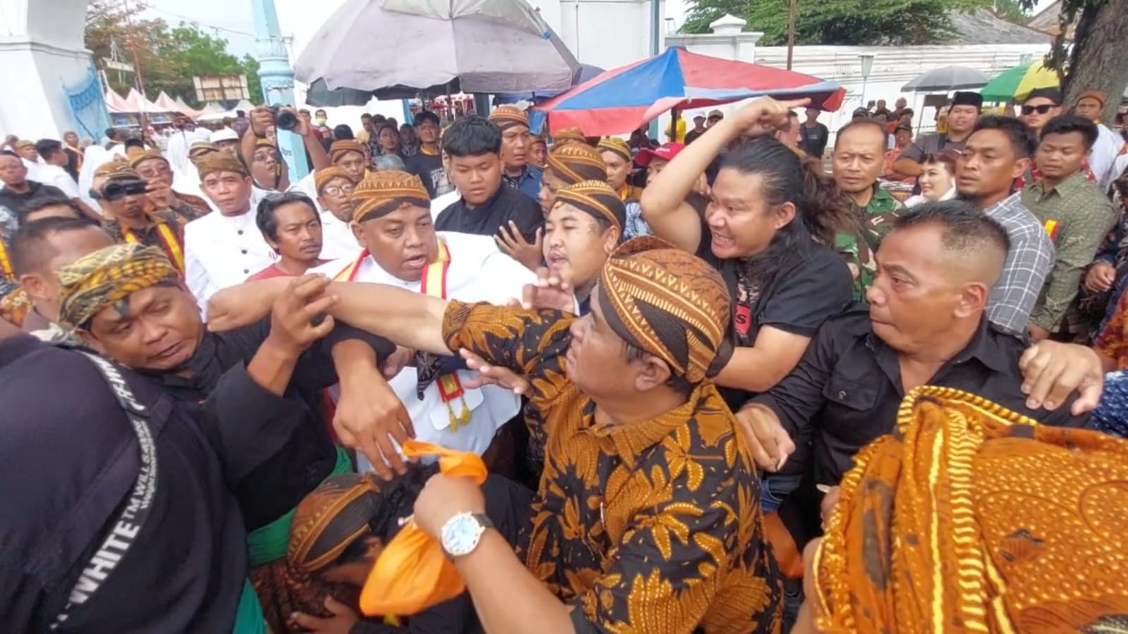 Upacara Sekaten Keraton Surakarta Dinodai Aksi Adu Jotos Antar Kerabat Raja