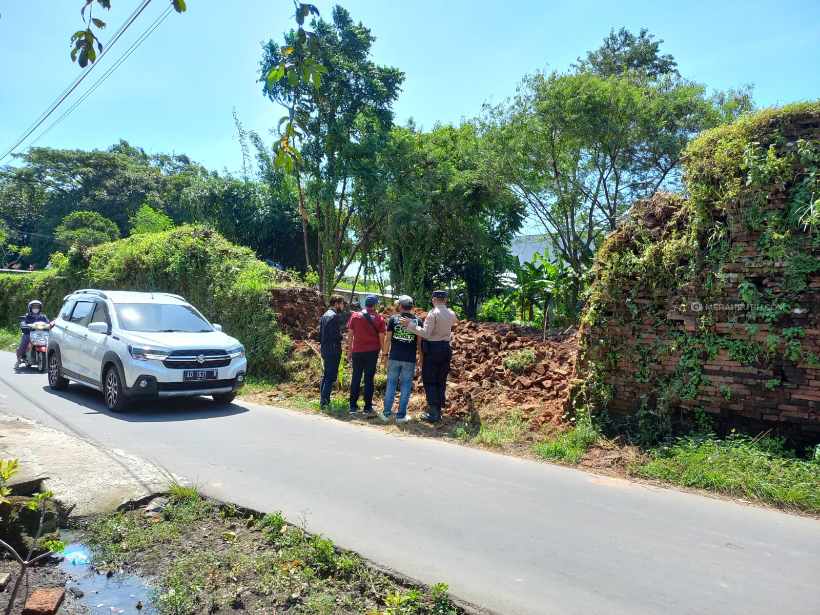 Tembok Benteng Keraton Kartasura Hancur Dijebol Pakai Alat Berat