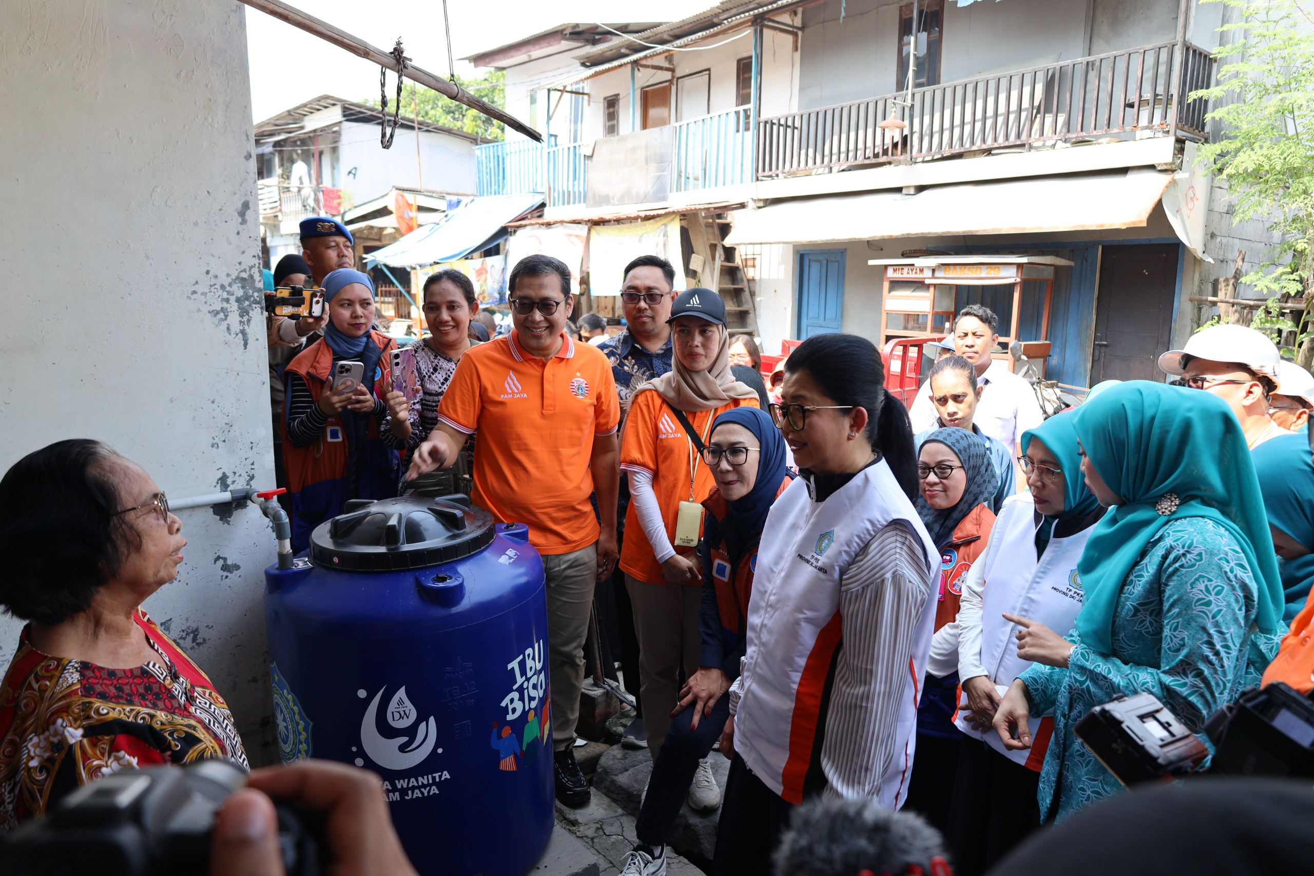  Perluas Akses Air Bersih, PAM Jaya Bagikan 270 Toren Gratis di Jakarta Utara
