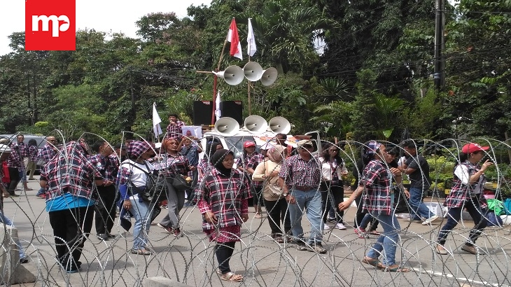 Sambil Goyang Sajojo, Massa Pro Ahok Semangat Kawal Persidangan