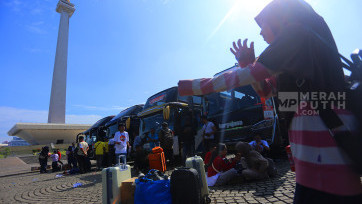 Antusias Ribuan Warga Jakarta Ikuti Program Mudik Gratis Lebaran 2026 di Monas