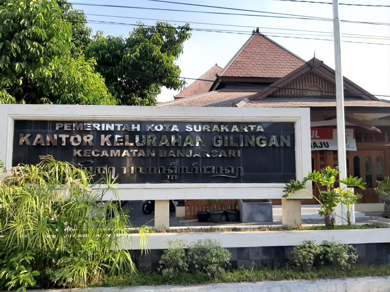 Kantor Kelurahan Gilingan, Kecamatan Banjarsari, Solo, Jawa Tengah ditutup selama 7 hari akibat satu pegawai positif, Jumat (18/9). (MP/Ismail)