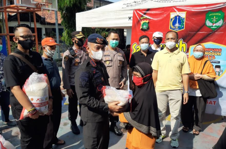 Seratus Warga Cempaka Putih Divaksin COVID-19 Tahap Dua di Kampung Tangguh Jaya