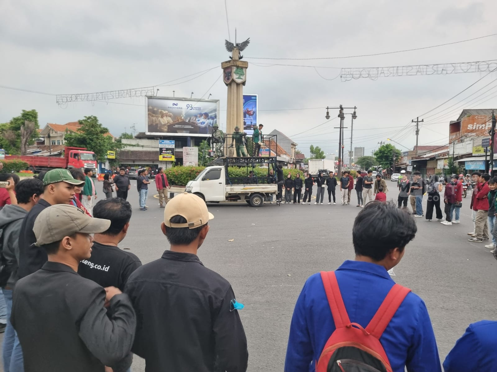 1 Tahun Pemerintahan Prabowo-Gibran, Mahasiswa Demo Tagih Janji 19 Juta Lapangan Kerja