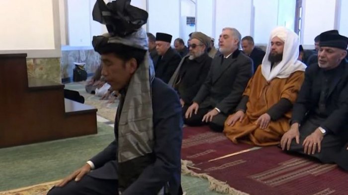 Ajak Jabar Menangkan Jokowi, Kiai Asep Puji Cara Salat Presiden