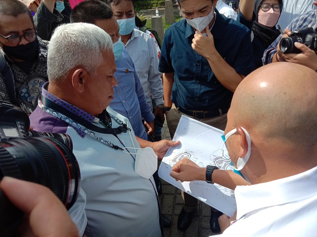 Sekretaris Komisi B DPRD DKI, Pandapotan Sinaga saat meninjau lokasi sirkuit Formula E di kawasan Ancol Timur, Pademangan, Jakarta Utara, Rabu (29/12). Foto: MP/Asropih