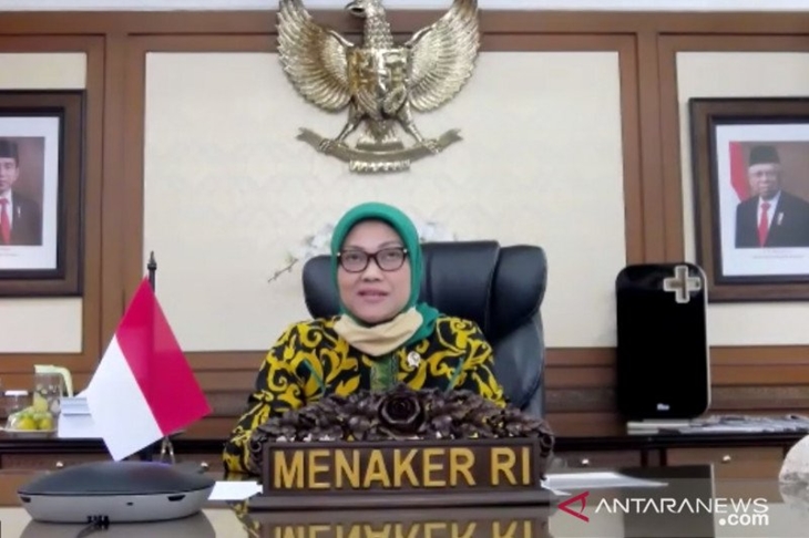 Tangkapan layar Menaker Ida Fauziyah dalam diskusi yang dilaksanakan FKNK di Jakarta pada Senin (15/6/2020) (ANTARA/Prisca Triferna)