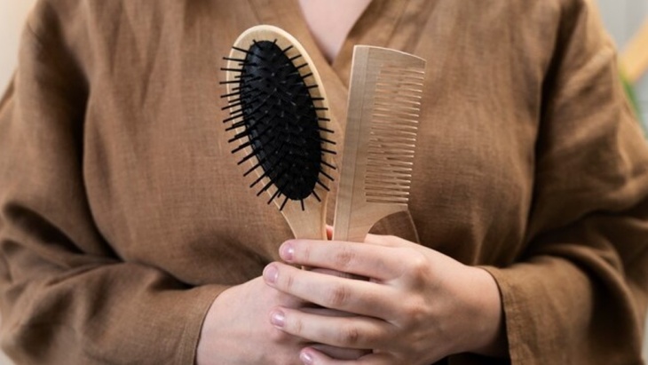 Tips Memilih Sisir untuk Rambut Tipis dan Rontok