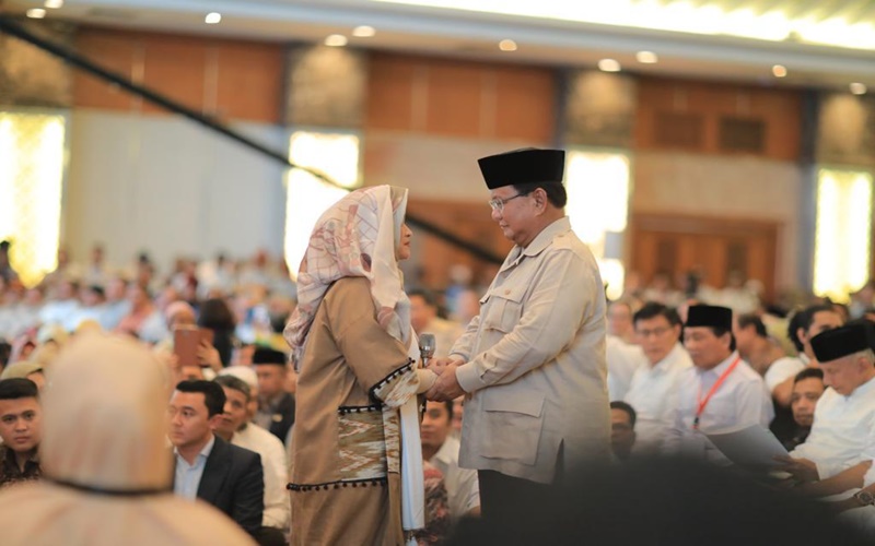 Prabowo bersama Neno Warisman tokoh yang getol perjuangkan 2019 Ganti Presiden