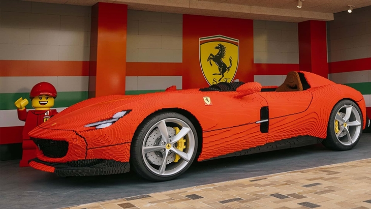 Legoland Denmark Pamer Ferrari Monza SP1 Skala Penuh