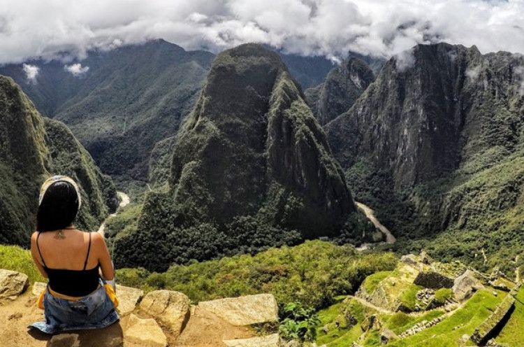 Para Perempuan Catatkan Sejarah Sebagai Poter di Machu Picchu