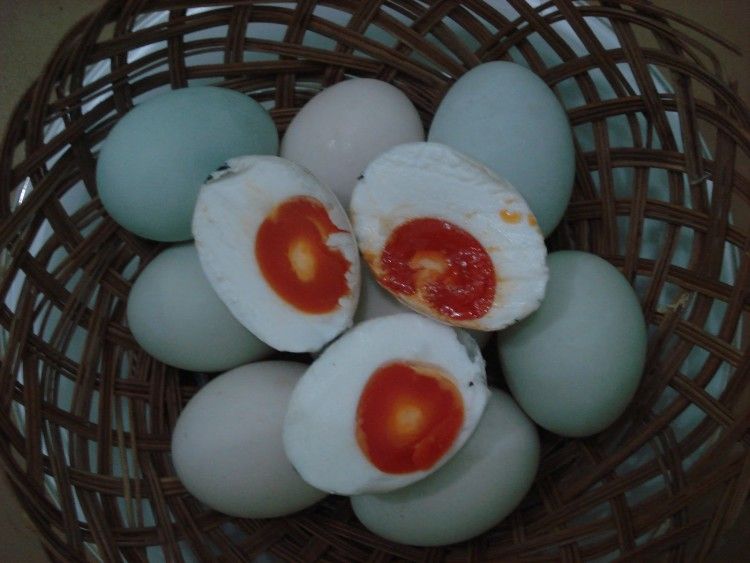 Telur asin bisa memperkuat imun tubuh (Foto:  Pinterest/duniaq.com)