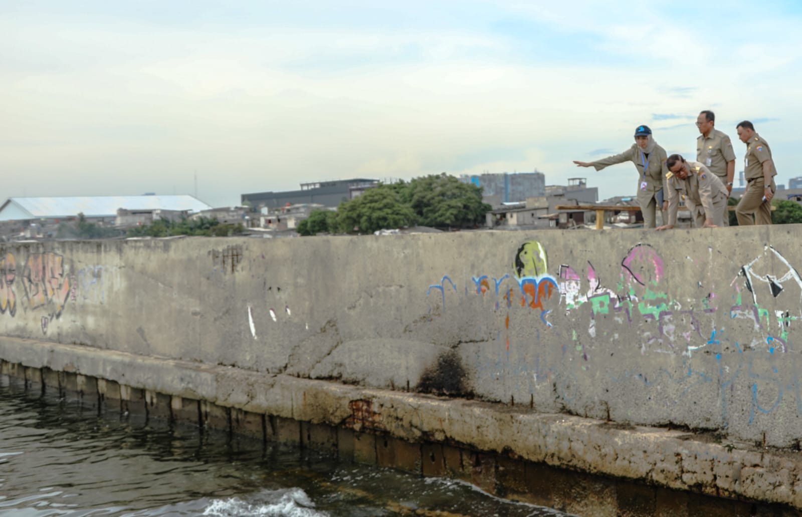 Tinjau Tanggul Muara Baru, Pramono Bakal Prioritaskan Banjir Rob di Pesisir Jakarta