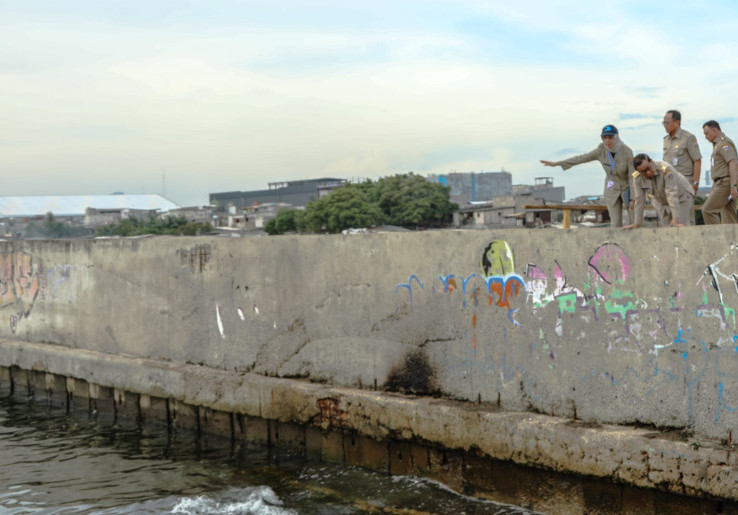 Tinjau Tanggul Muara Baru, Pramono Bakal Prioritaskan Banjir Rob di Pesisir Jakarta