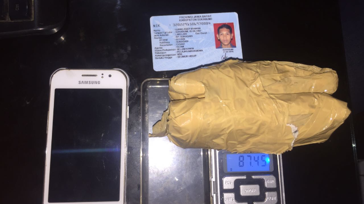 Dua Pemuda Kantongi Daun Ganja Diciduk Polisi