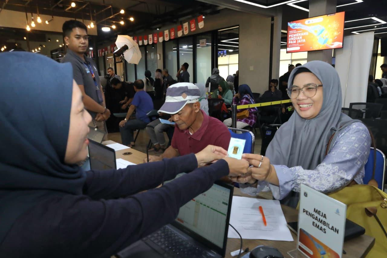 PAM Jaya Apresiasi 500 Pelanggan Baru, Bagikan 500 Keping Emas