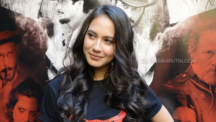 Dari Naik Kerbau Hingga Memanah, Pevita Pearce Totalitas di Film Buffalo Boys