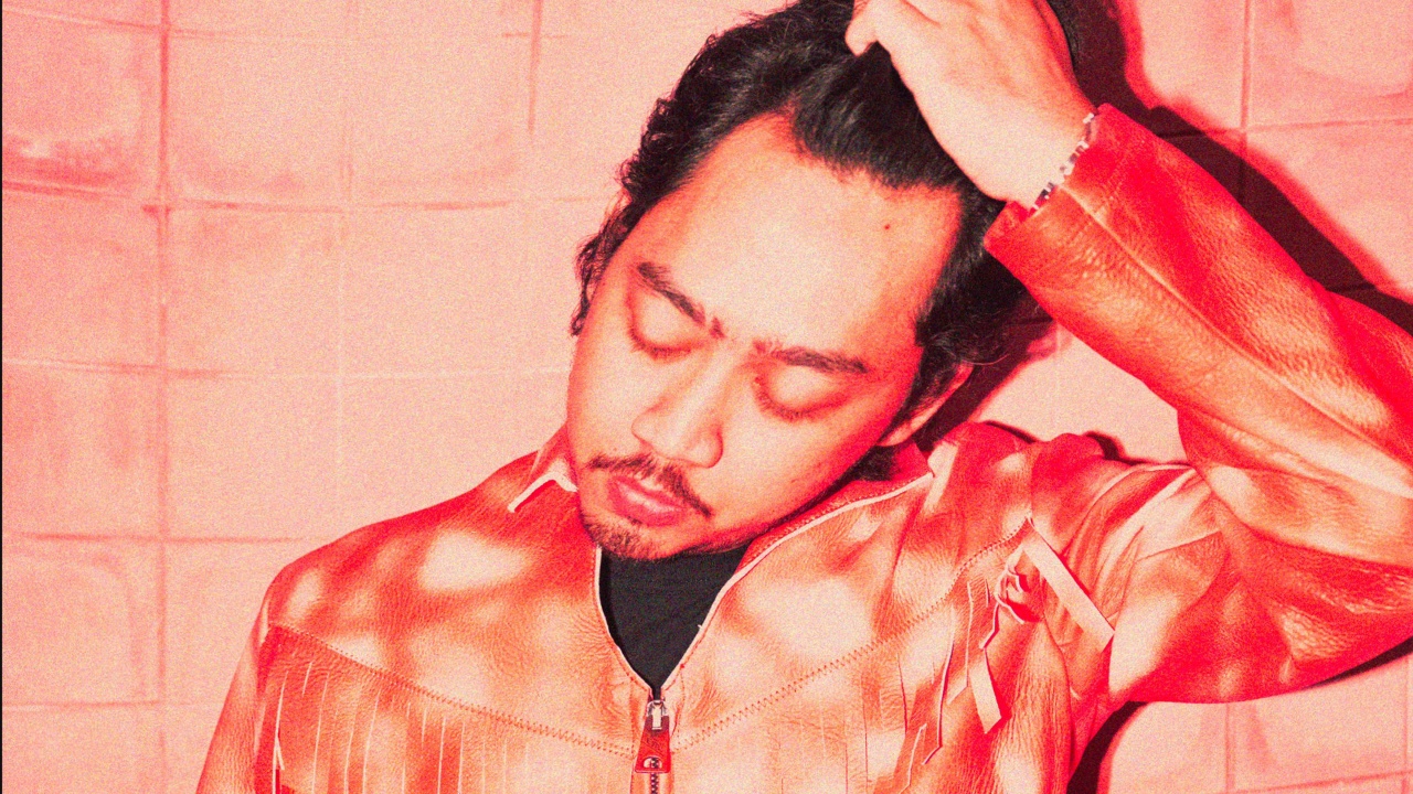 Pamungkas Rilis Piringan Hitam Album 'Hardcore Romance' Sekaligus Umumkan Jadwal Tur Terbaru