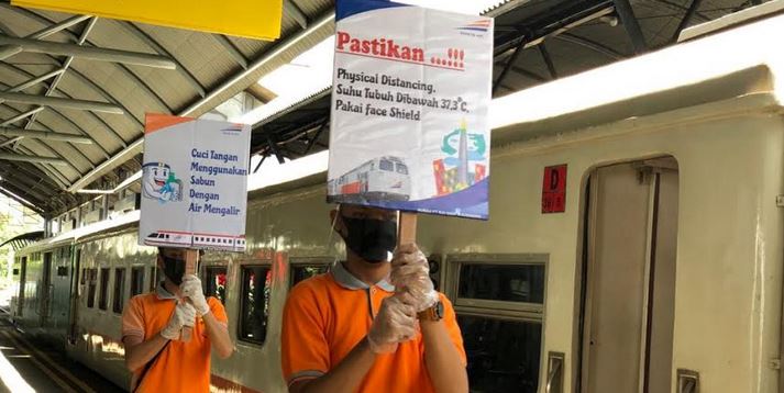 Intip Trik Cerdik Komunitas Pecinta KA Edukasi New Normal di Stasiun Gubeng