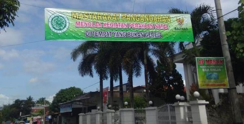 Spanduk antinatal di Pangandaran