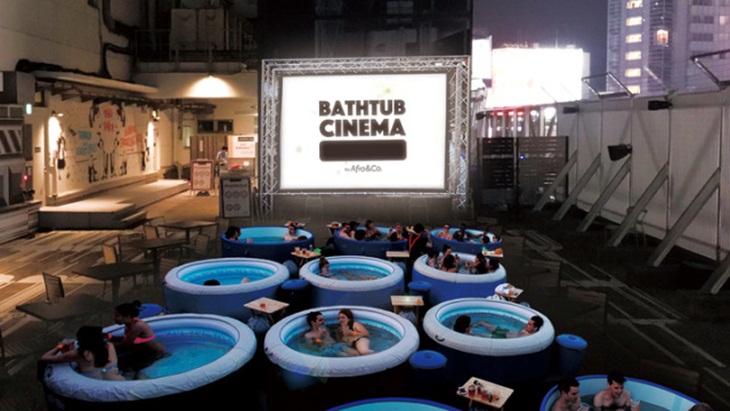Wow! Negara ini Tawarkan Nonton Bioskop Sambil Mandi di Bathtub