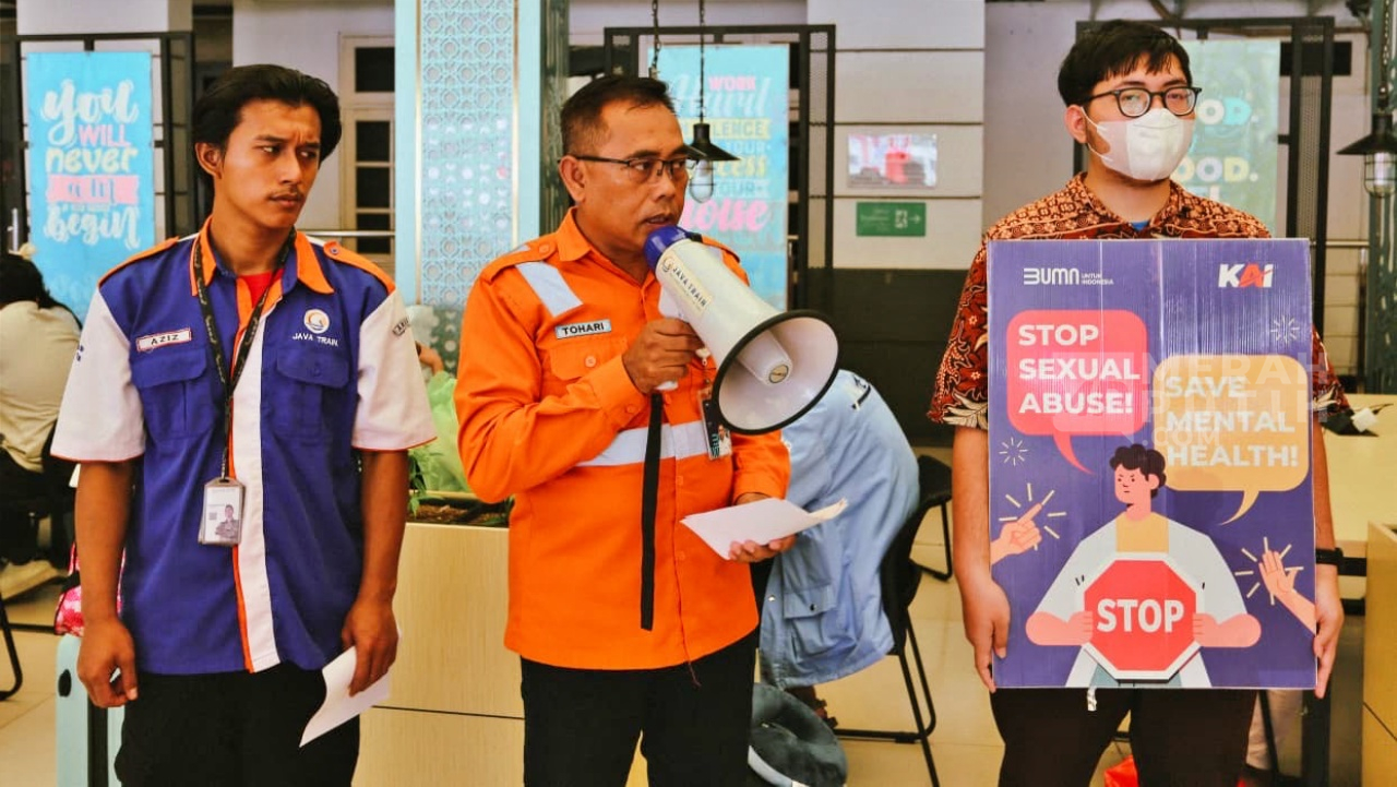 Terancam Masuk ‘Daftar Hitam’ Jika Terlibat, Penumpang Kereta Api Diminta Tanda Tangan Petisi Tak Lakukan Aksi Pelecehan Seksual
