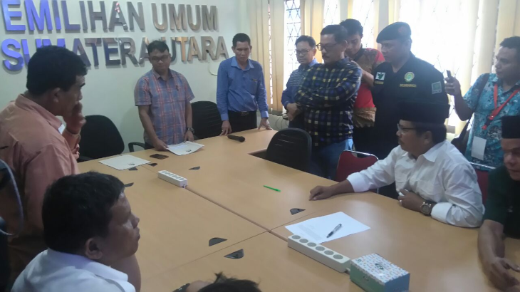 Ance Selian bersama timnya di KPUD Sumut
