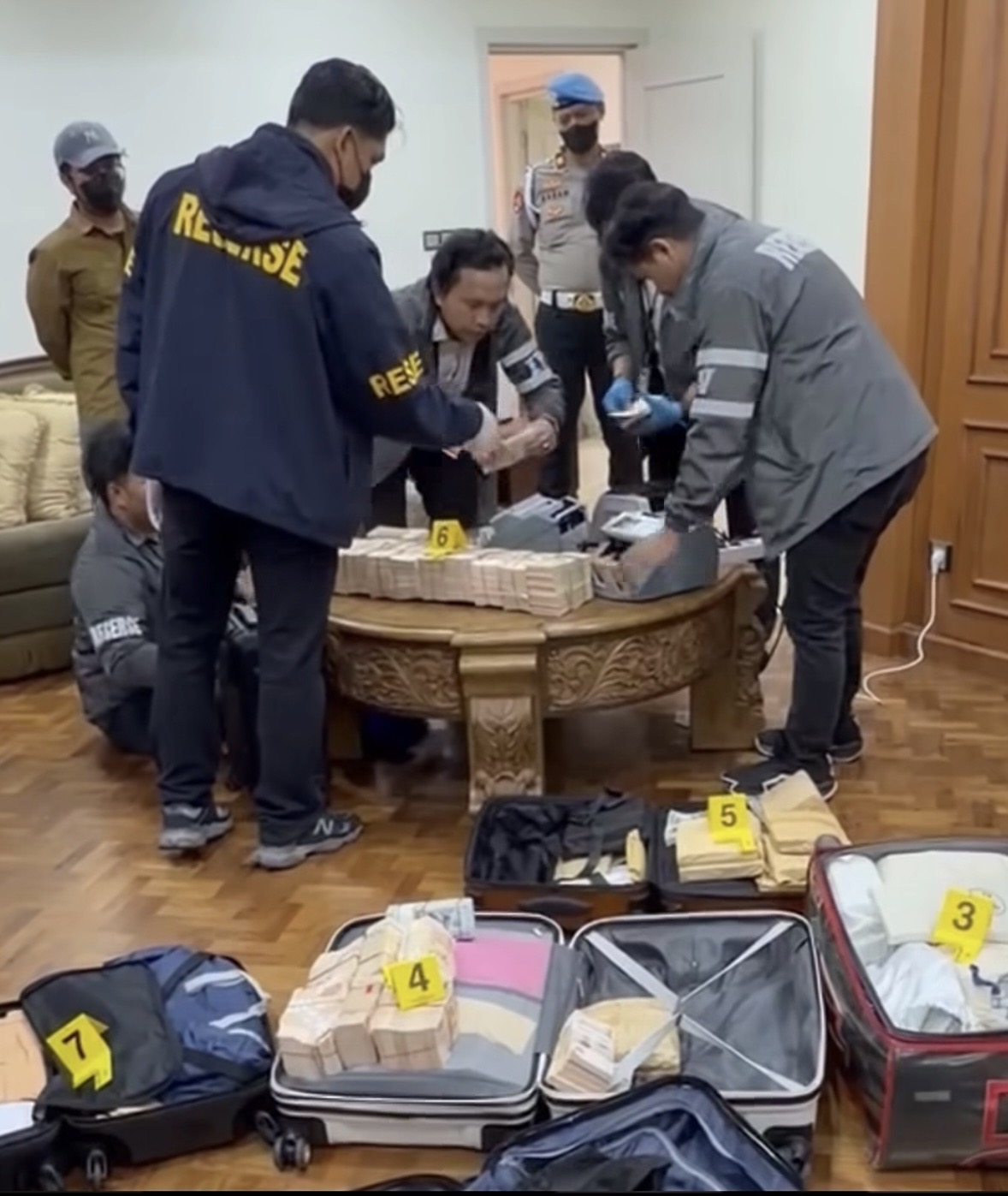 Barang Bukti Penggeledahan Kasus Korupsi dan TPPU Dapat Pengamanan Khusus dari Polisi