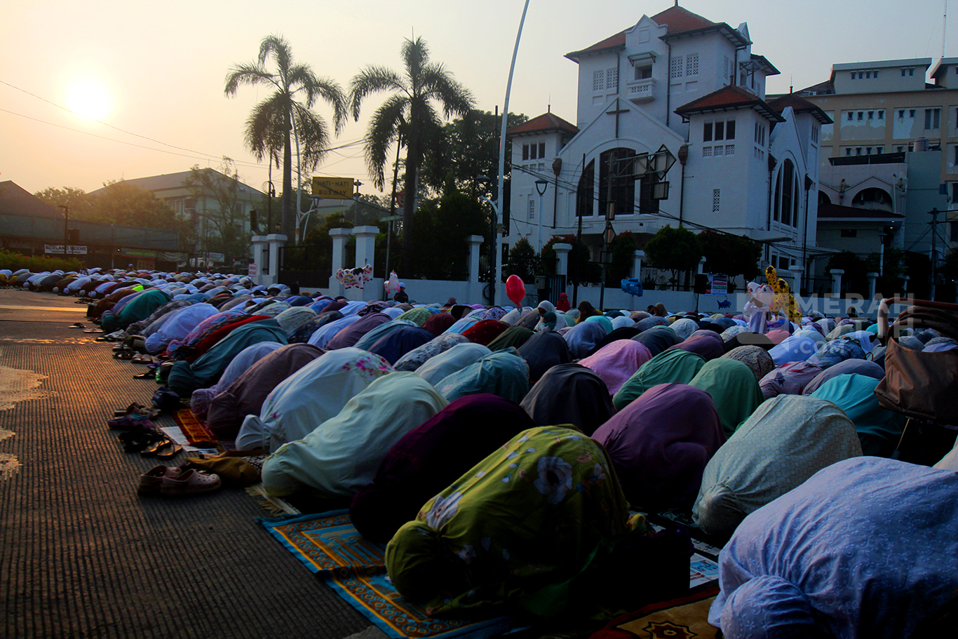 Wajah Umat Muslim Tunaikan Ibadah Salat Idul Adha 10 Zulhijjah 1445 Hijriyah di Jakarta