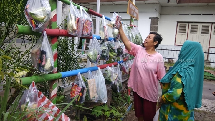 Warga Yogyakarta Buat Gerakan Cantelan Sayuran untuk Terdampak COVID-19