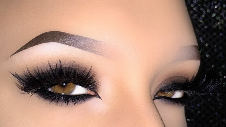 Empat Langkah Mudah Mengaplikasikan Eyeliner Secara Kilat